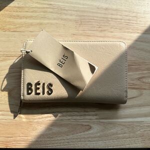 Beis The Travel Wallet NWT